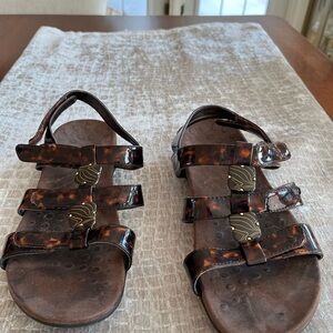 Vionic Women’s Tortoiseshell Adjustable Width Sandals Sz 9